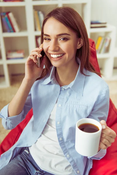 Menina em casa — Fotografia de Stock