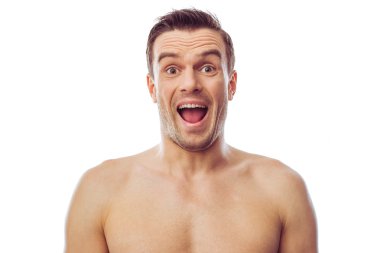 Yakışıklı genç adam.