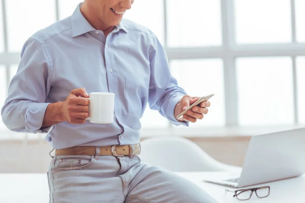 Guapo hombre de negocios de mediana edad — Foto de Stock