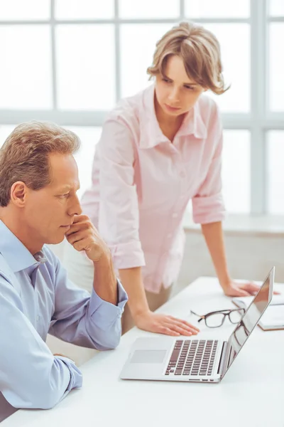 Gente atractiva de negocios — Foto de Stock