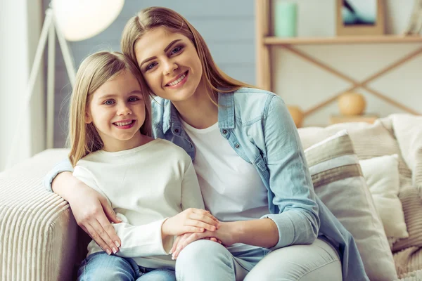 Mom and daughter — Stock Photo, Image