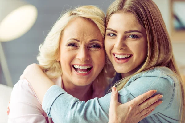 Mother and daughter — Stock Photo, Image