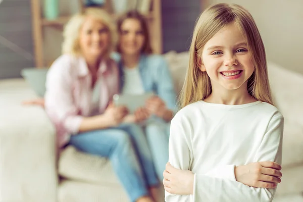 Abuela, mamá y su hija — Foto de Stock