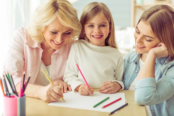 Abuela, mamá y su hija — Foto de Stock