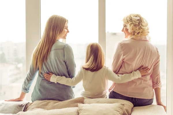 Abuela, mamá y su hija — Foto de Stock