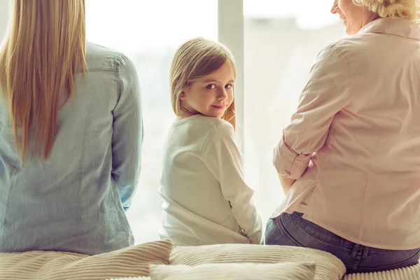 Abuela, mamá y su hija — Foto de Stock