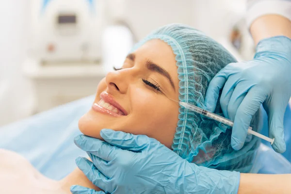 Woman at the plastic surgeon — Stock Photo, Image