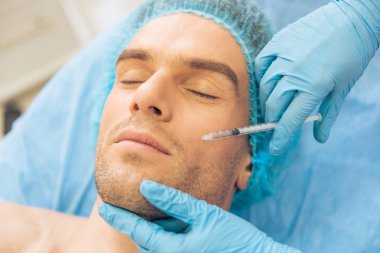 Plastik cerrah adama