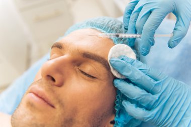 Plastik cerrah adama