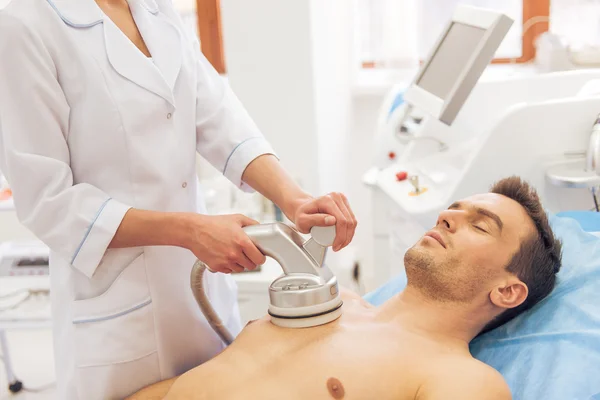 El hombre en el cosmético — Foto de Stock