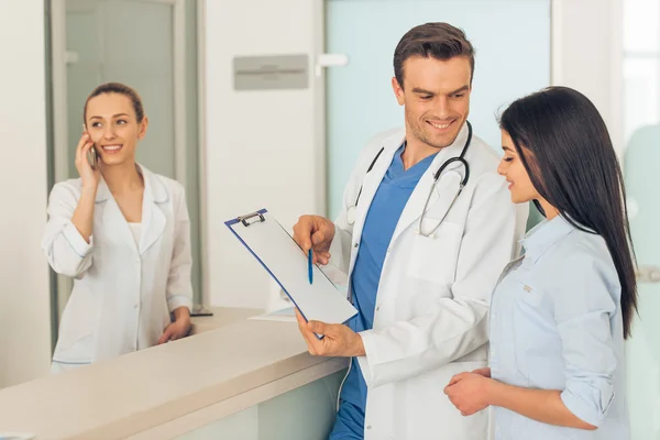 Mujer en el médico —  Fotos de Stock