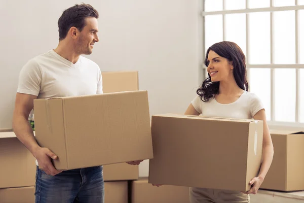 Vackra par som flyttar — Stockfoto