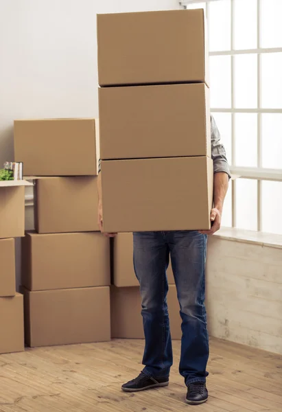 Joven moviéndose — Foto de Stock