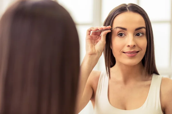 Beautiful girl in the morning — Stock Photo, Image