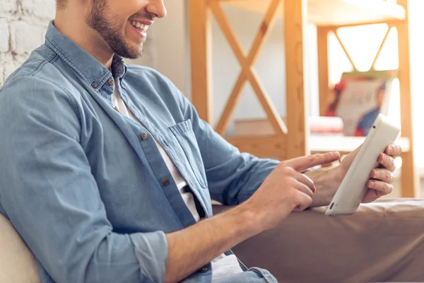 Delikanlı ile evde becerikli alet