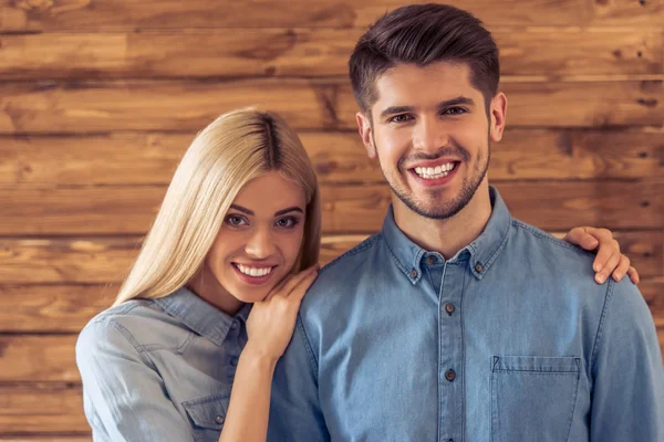 Schönes junges Paar — Stockfoto