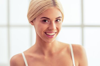 Çekici Genç Kadın