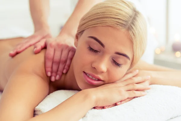 Beautiful girl at spa — Stock Photo, Image