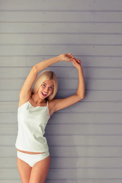 Chica atractiva en ropa interior —  Fotos de Stock