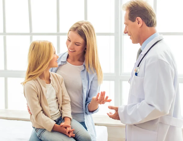 At the pediatrician — Stock Photo, Image