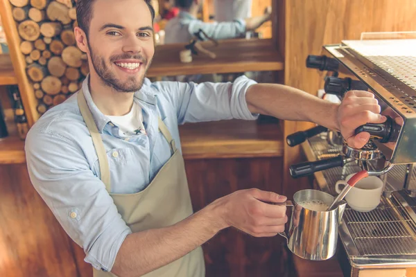 Pohledný baristů v kavárně — Stock fotografie