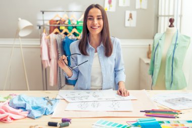 Güzel genç tasarımcı