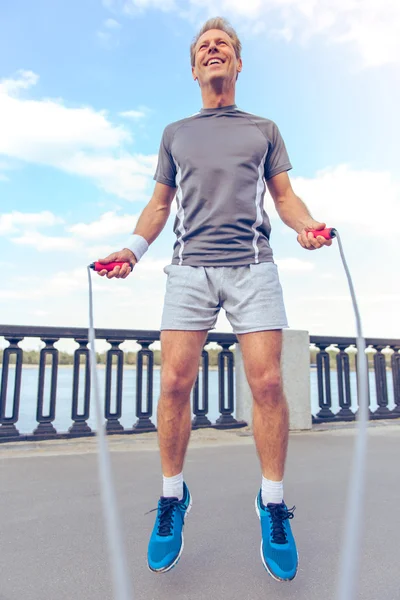 Hombre guapo durante la carrera de la mañana —  Fotos de Stock