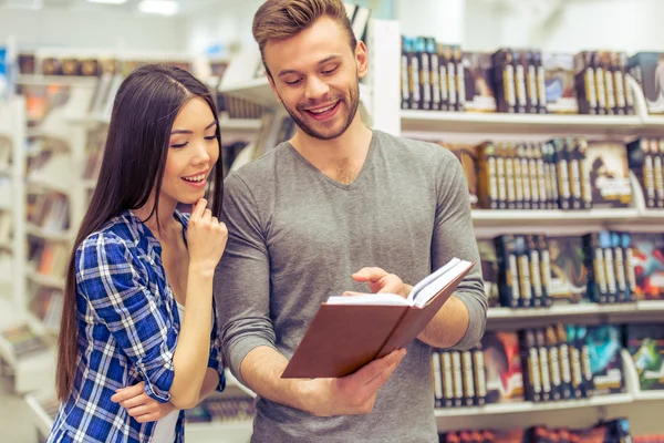 Young people at the book shop — Stock Photo, Image