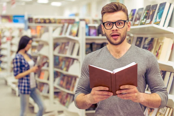 Young people at the book shop — Stock Photo, Image