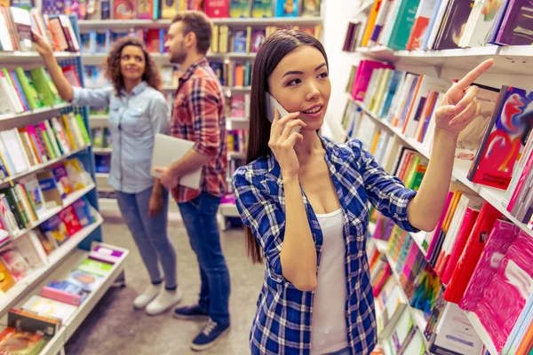 Young people at the book shop — Stock Photo, Image