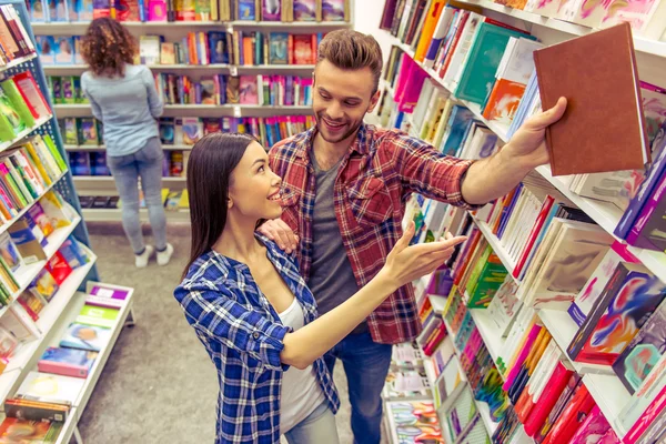 Young people at the book shop — Stock Photo, Image