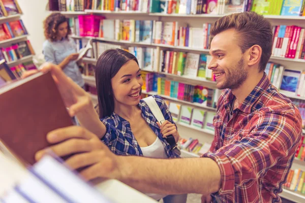 Young people at the book shop — Stock Photo, Image