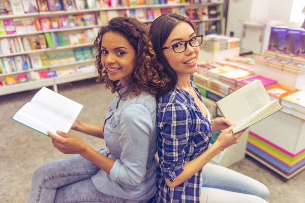 Young people at the book shop — Stock Photo, Image