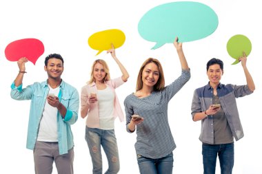 Konuşma baloncukları ve gadget'ları olan öğrenciler
