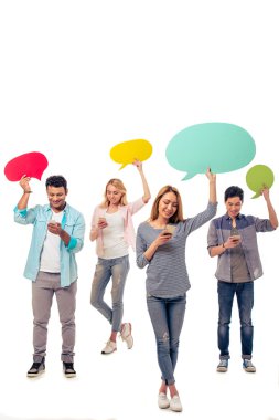 Konuşma baloncukları ve gadget'ları olan öğrenciler