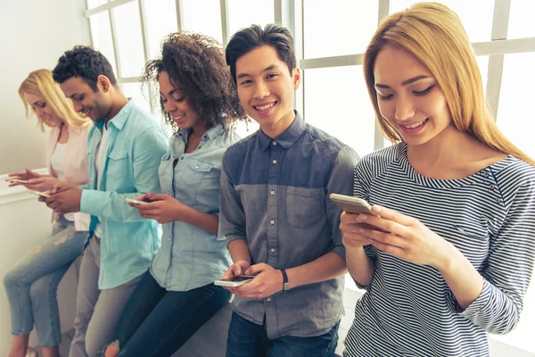 Young people with gadgets — Stock Photo, Image