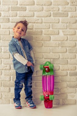 Şirin küçük çocuk.