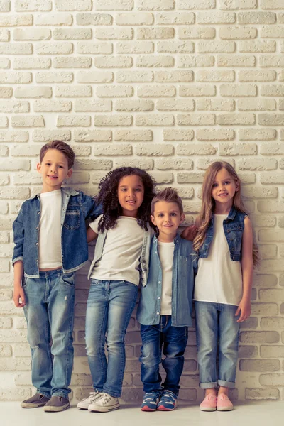 Lindos niños elegantes — Foto de Stock