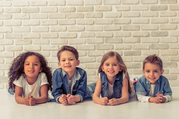 Lindos niños elegantes — Foto de Stock