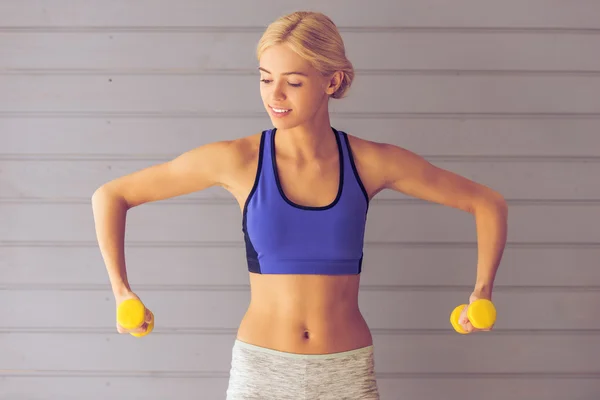 Beautiful girl working out — Stock Photo, Image