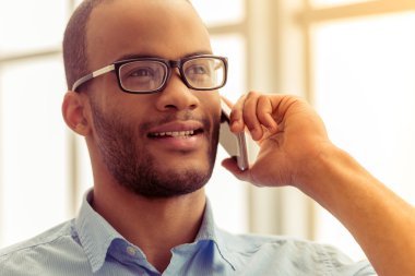 Afro Amerikalı işadamı ile becerikli alet