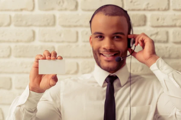 Afro hombre de negocios americano con gadget —  Fotos de Stock