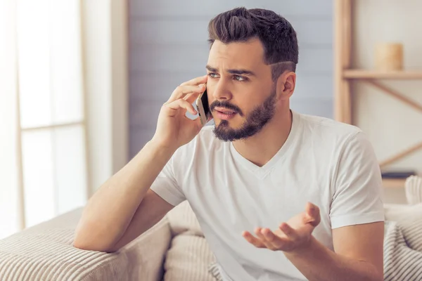 Homem bonito em casa — Fotografia de Stock