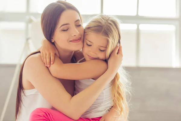 Mom and daughter in the morning — Stock Photo, Image