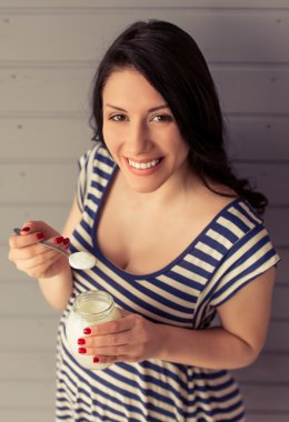 Güzel hamile kadın.