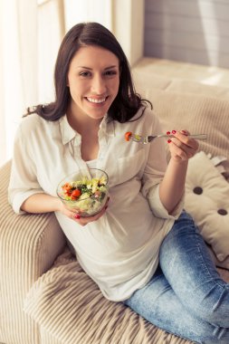 Güzel hamile kadın.