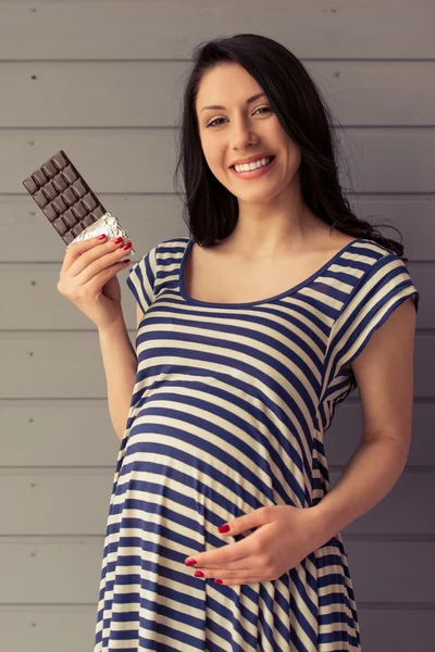 Schöne schwangere Frau — Stockfoto