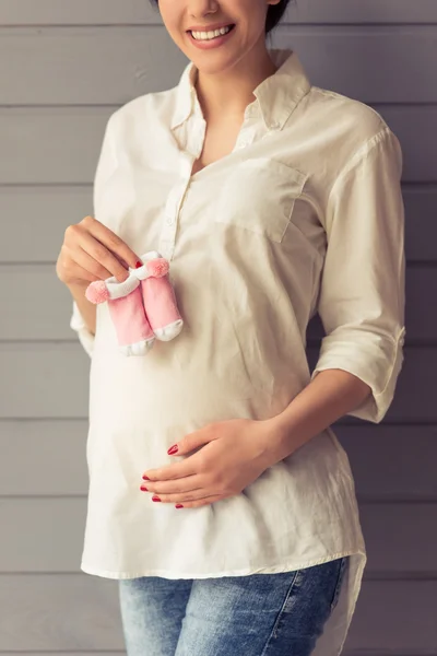 Schöne schwangere Frau — Stockfoto