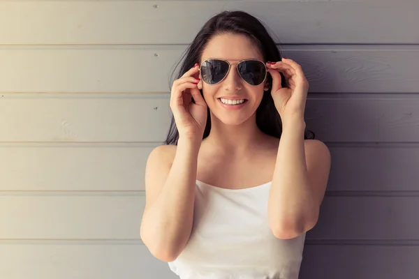 Atractiva joven mujer — Foto de Stock