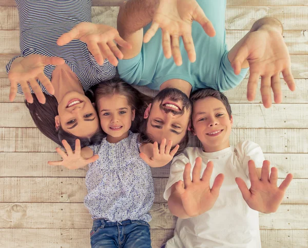 Gelukkig gezin samen — Stockfoto